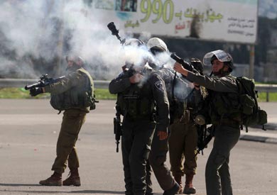 غاز مسيل للدموع أطلقه الجيش الإسرائيلي